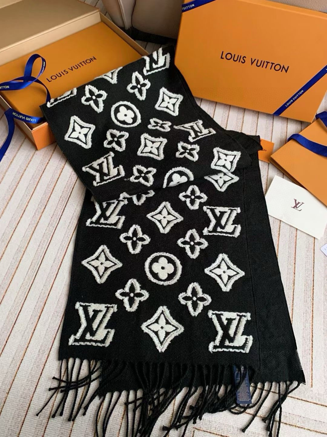 Louis Vuitton scarf 34x220cm