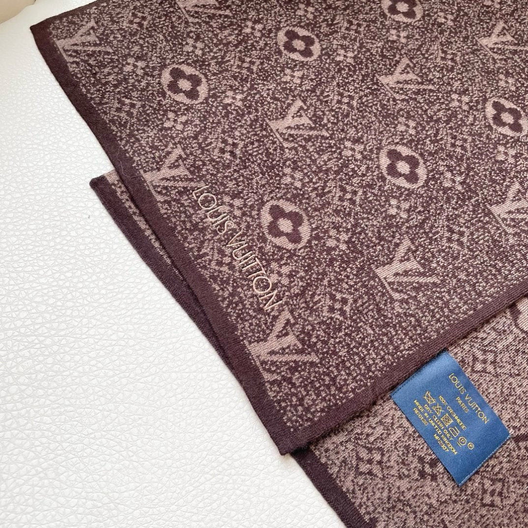 Louis Vuitton scarf 32x180cm 100% knitted cashmere