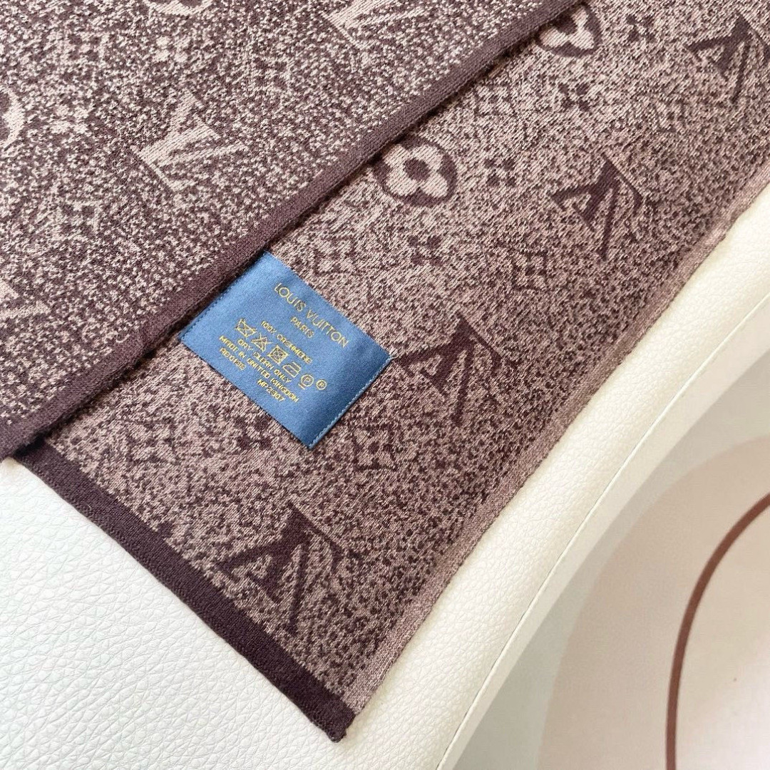 Louis Vuitton scarf 32x180cm 100% knitted cashmere