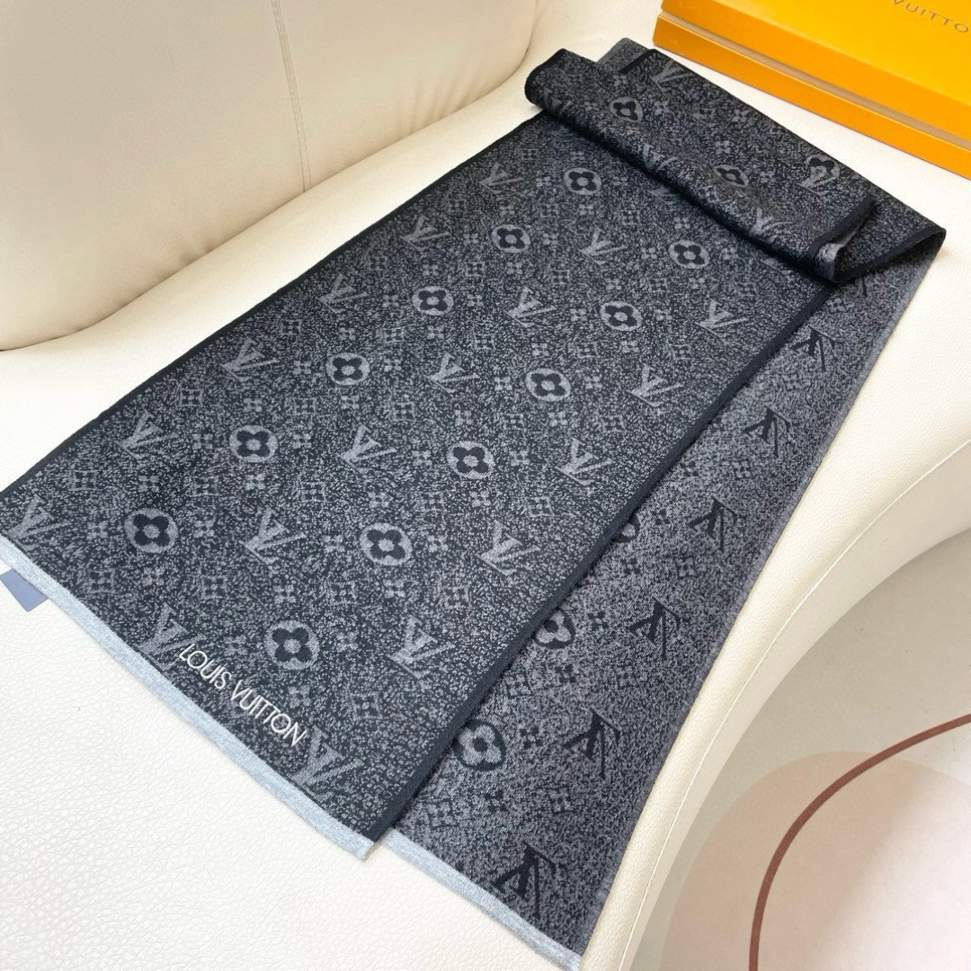 Louis Vuitton scarf 32x180cm 100% knitted cashmere