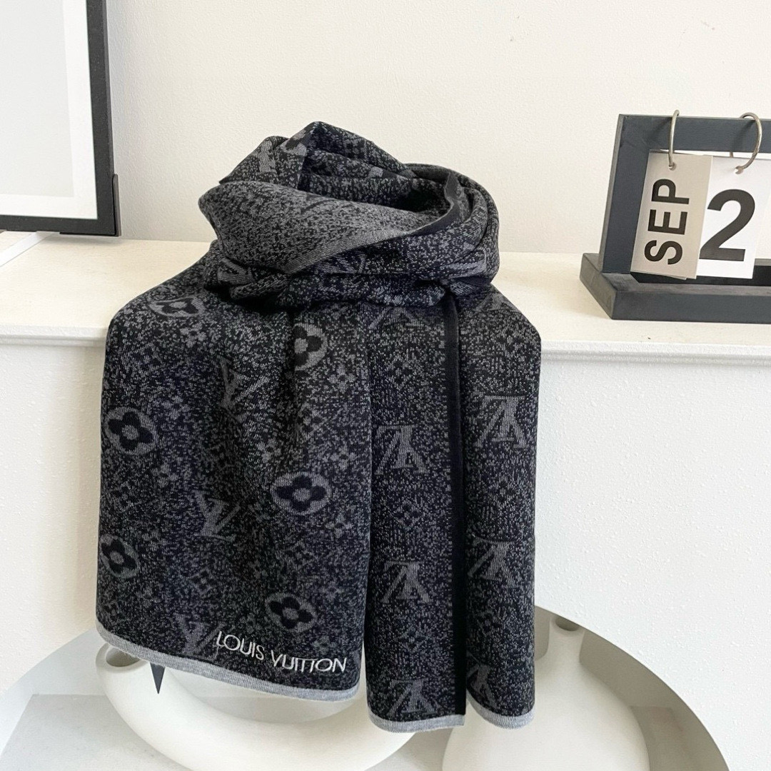 Louis Vuitton scarf 32x180cm 100% knitted cashmere
