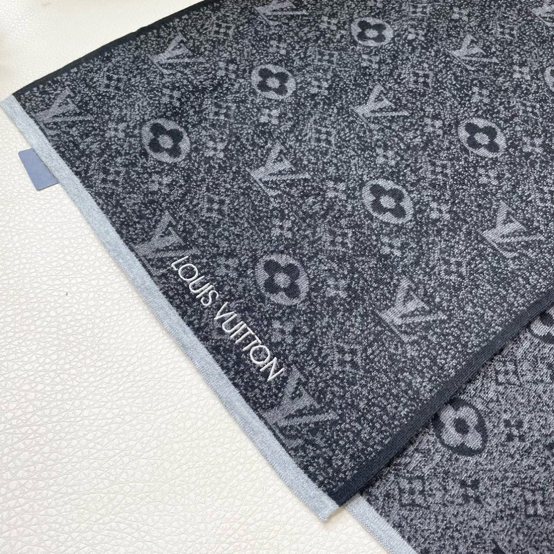 Louis Vuitton scarf 32x180cm 100% knitted cashmere