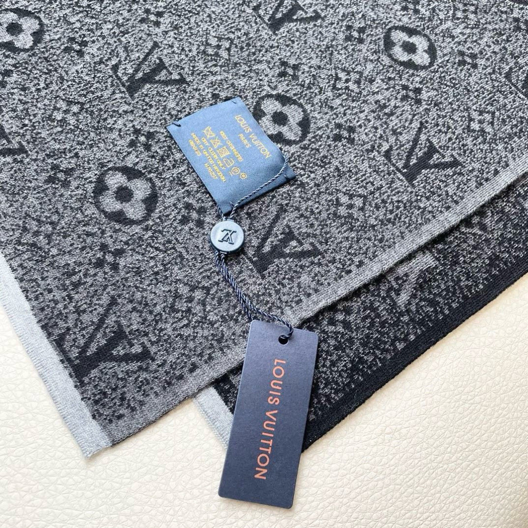 Louis Vuitton scarf 32x180cm 100% knitted cashmere