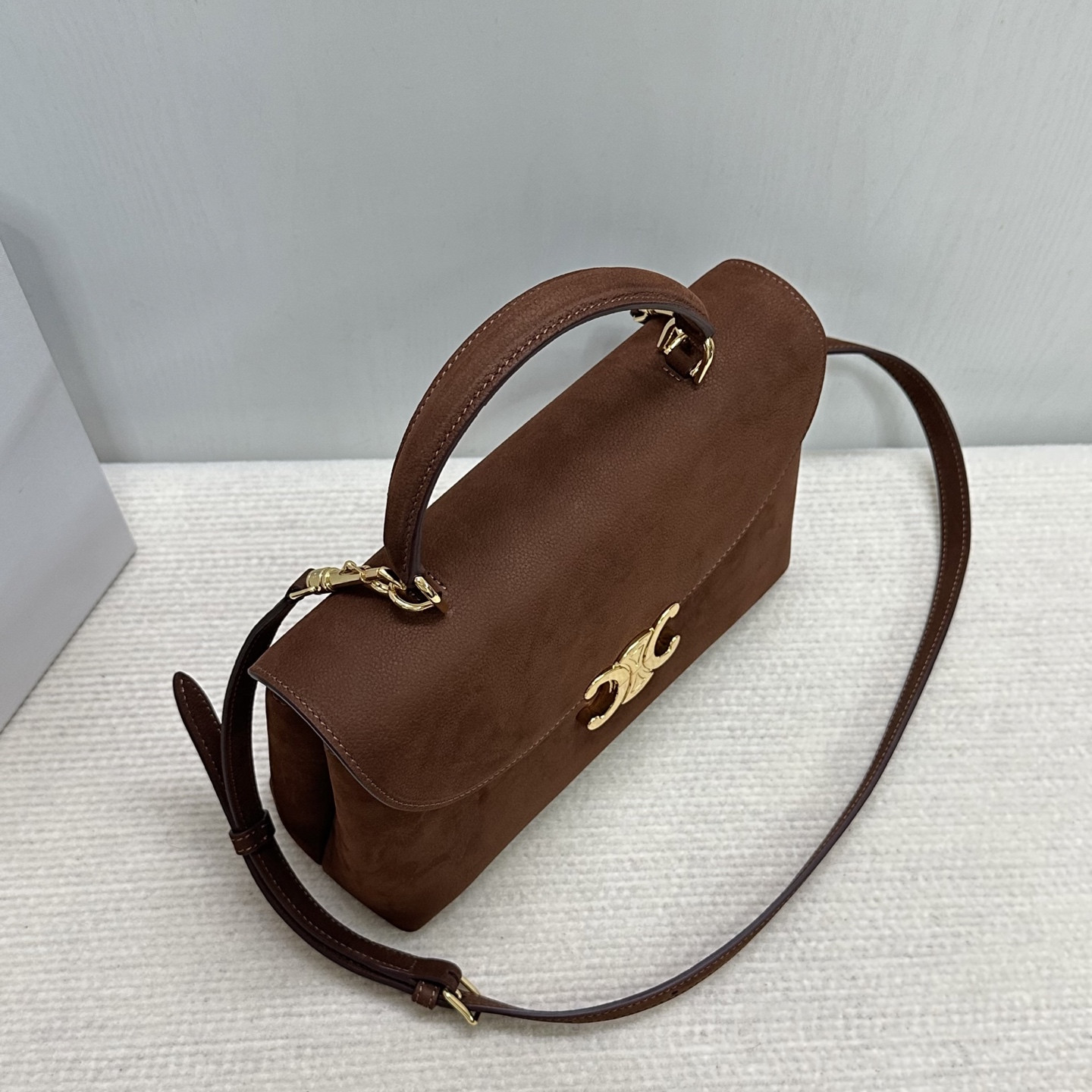 Ce1i*e MEDIUM NINO BAG IN NUBUCK CALFSKIN 25x17.5x10cm