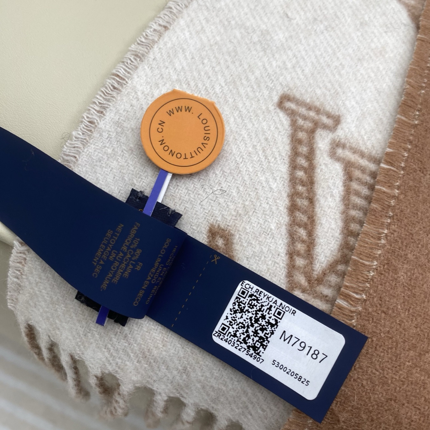 Louis Vuitton Monogram Shadow scarf 40x200cm