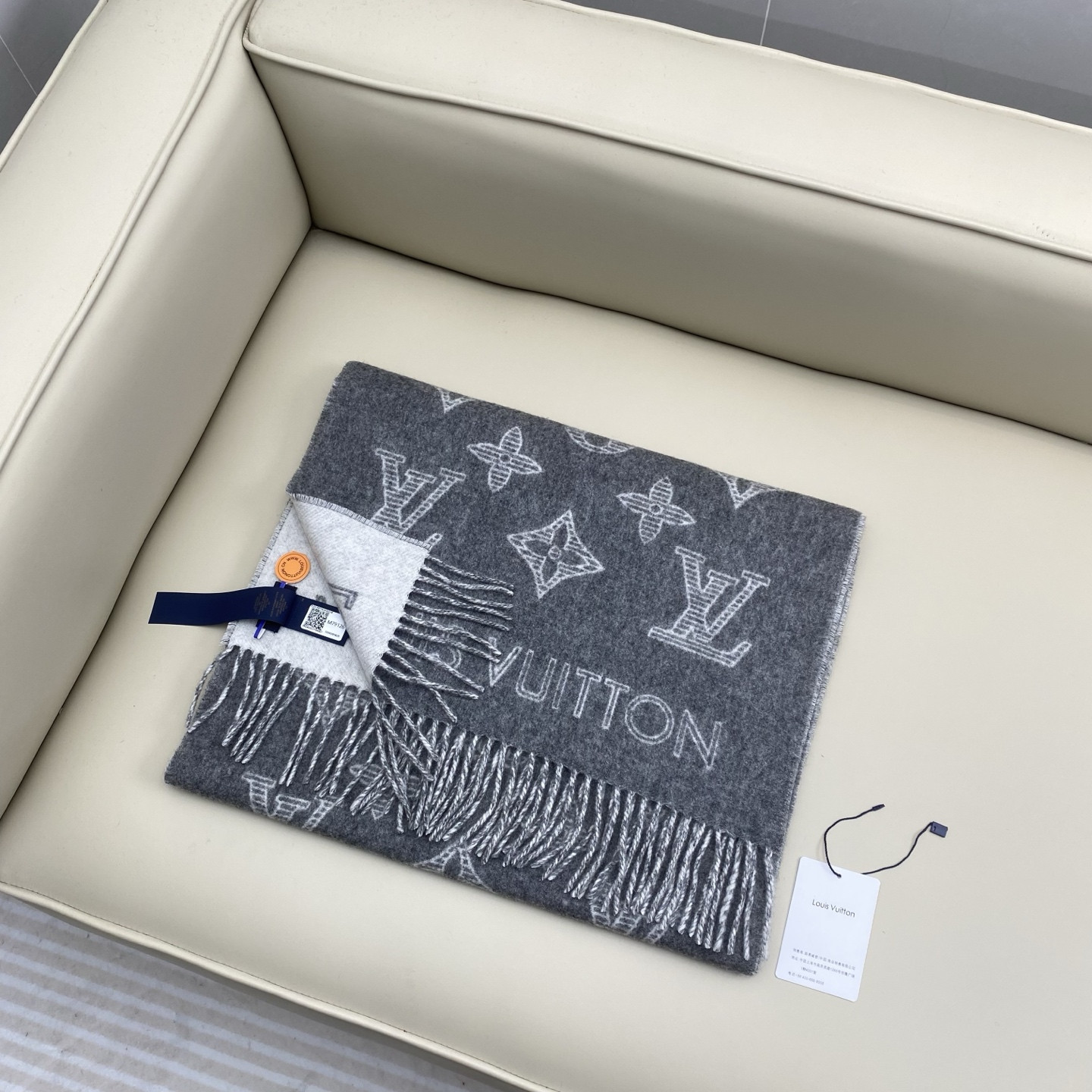Louis Vuitton Monogram Shadow scarf 40x200cm