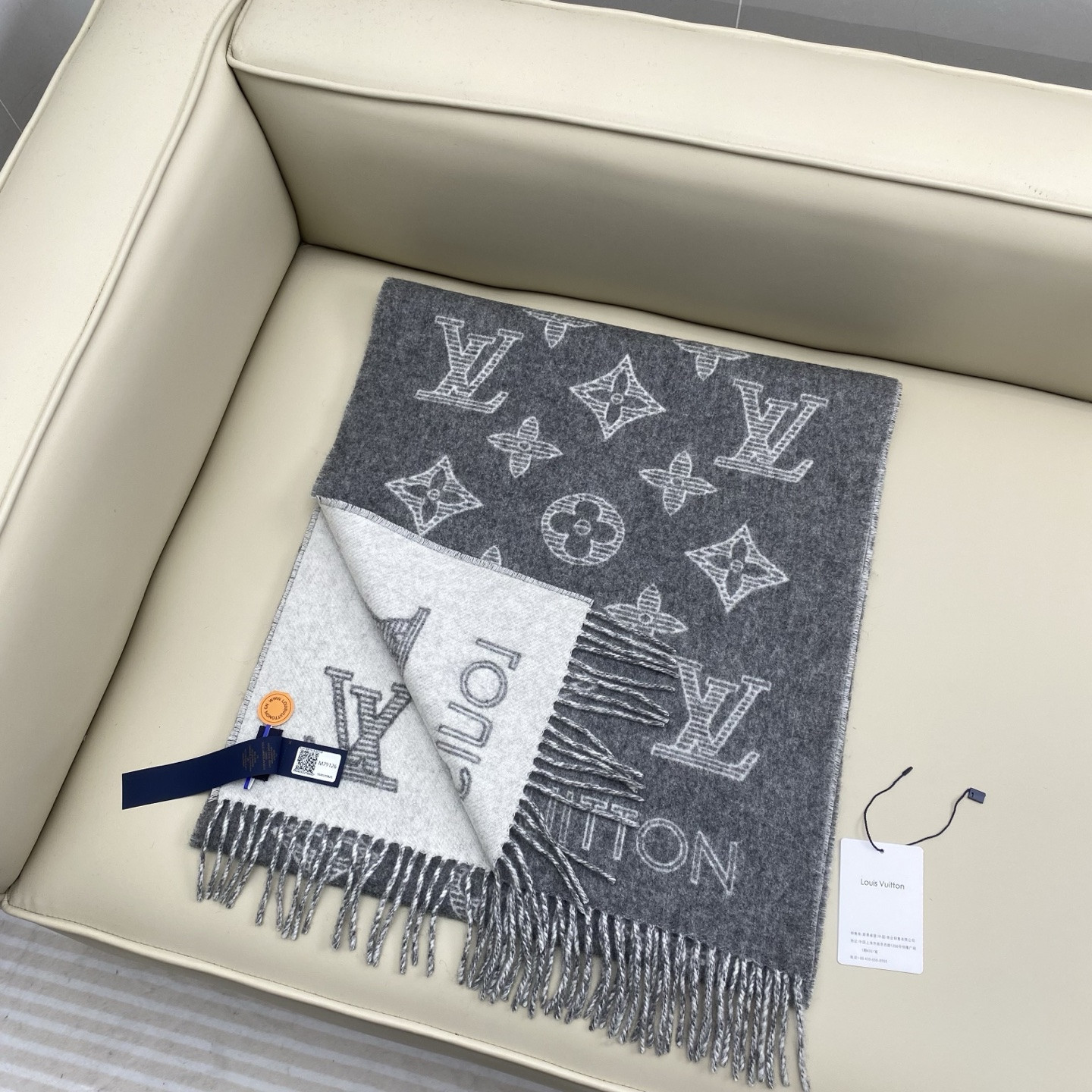 Louis Vuitton Monogram Shadow scarf 40x200cm