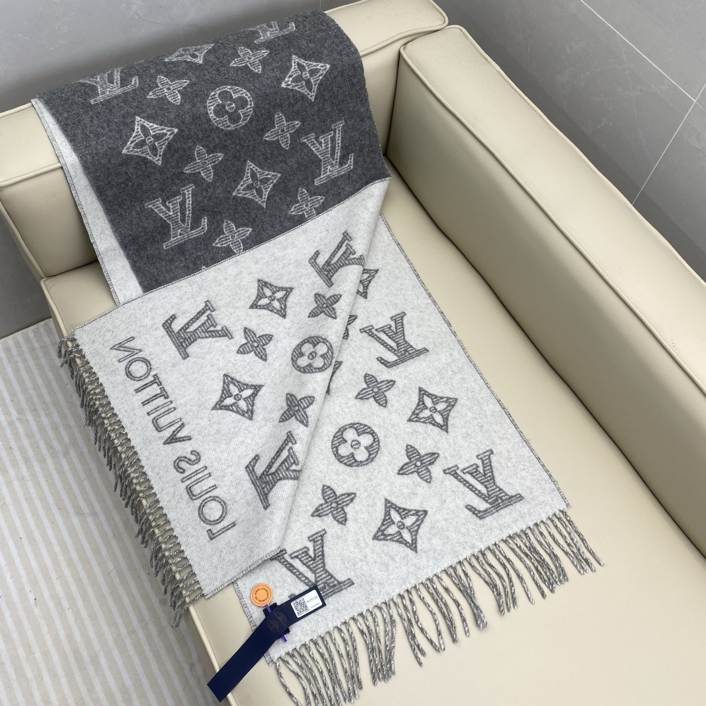 Louis Vuitton Monogram Shadow scarf 40x200cm