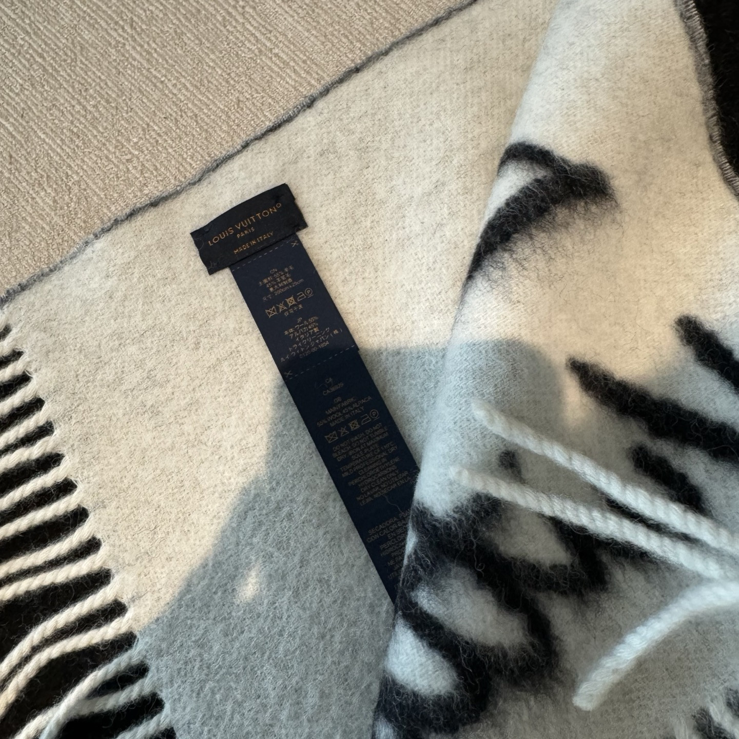 Louis Vuitton scarf 25x220cm