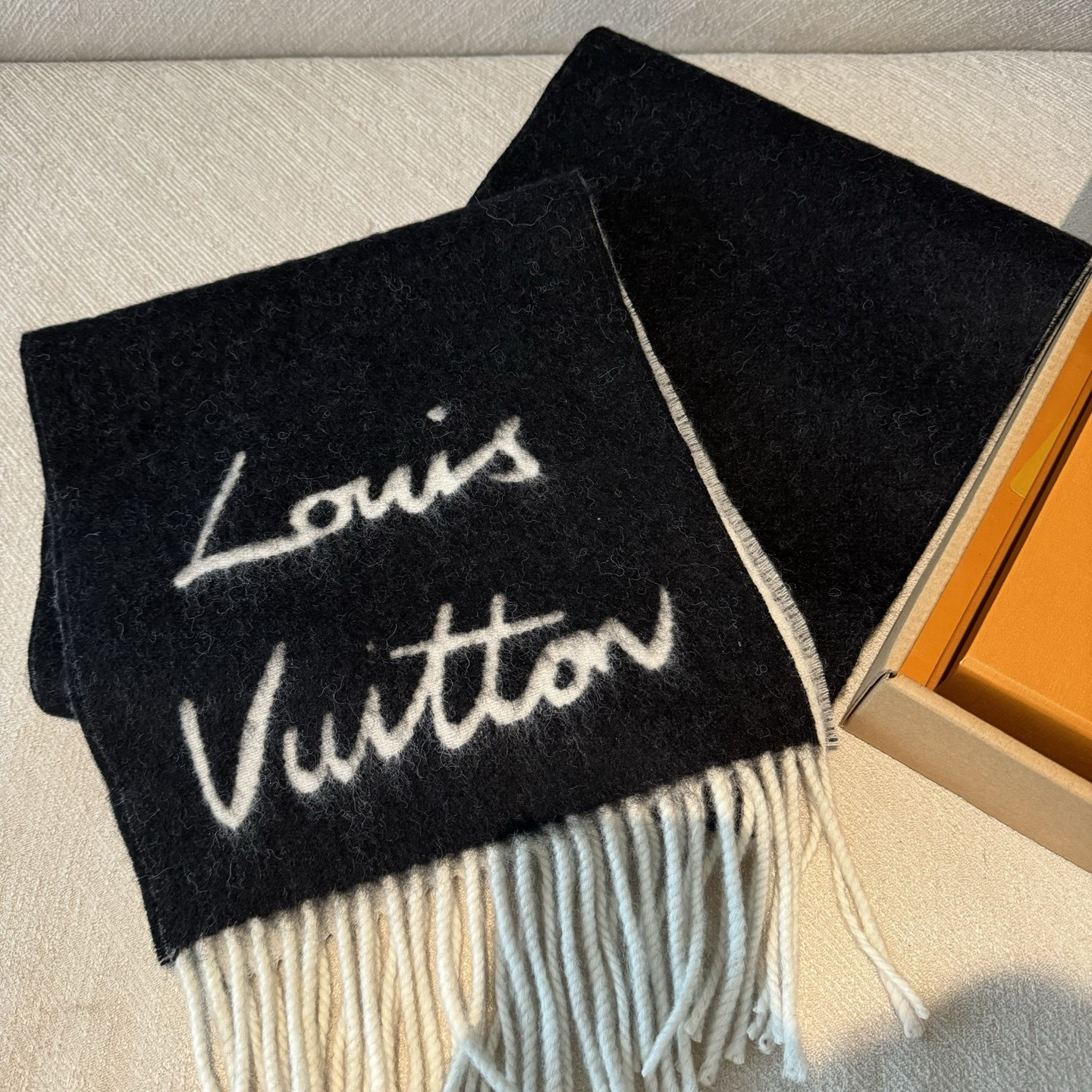 Louis Vuitton scarf 25x220cm