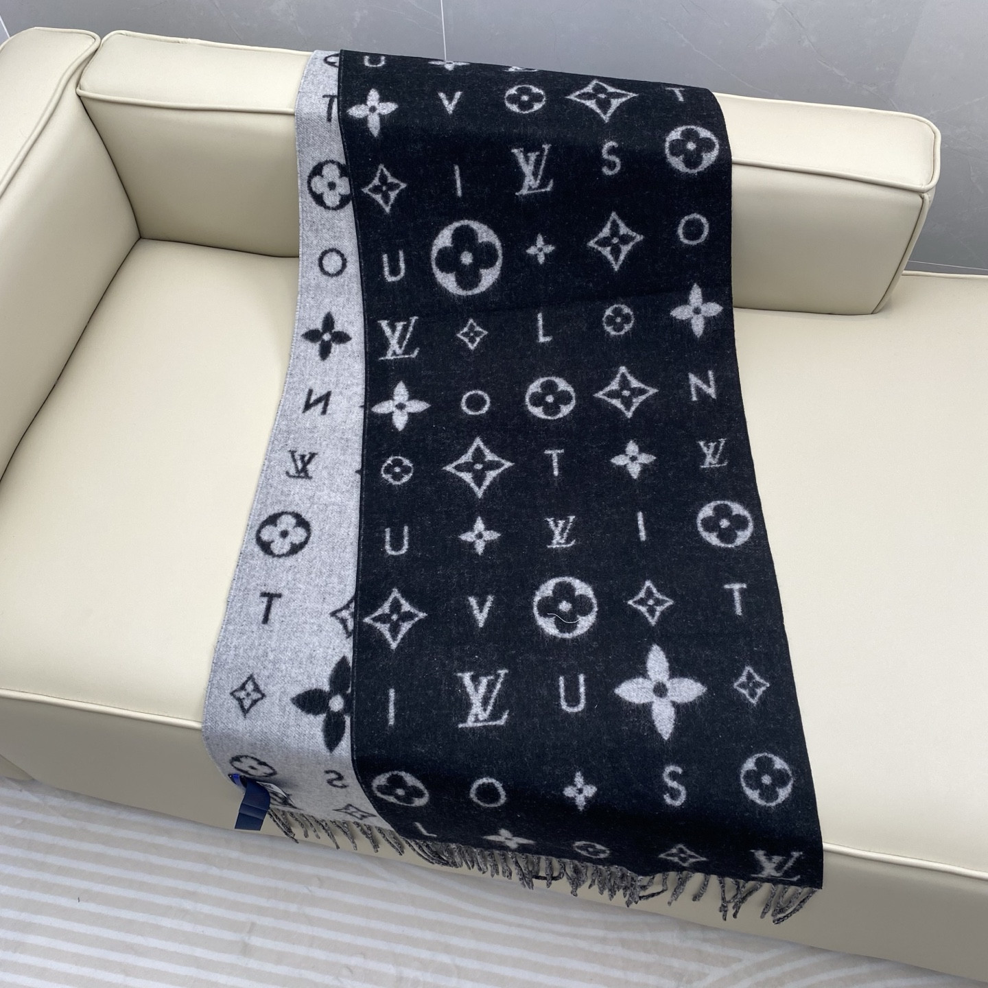 Louis Vuitton Reykjavik 2.0 scarf 40x220cm 100% cashmere