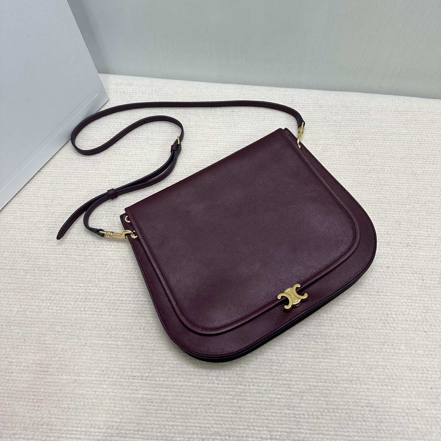 Ce1i*e SOFT TRIOMPHE BESACE IN S*pPLE SHINY LAMBSKIN 34x25x13cm