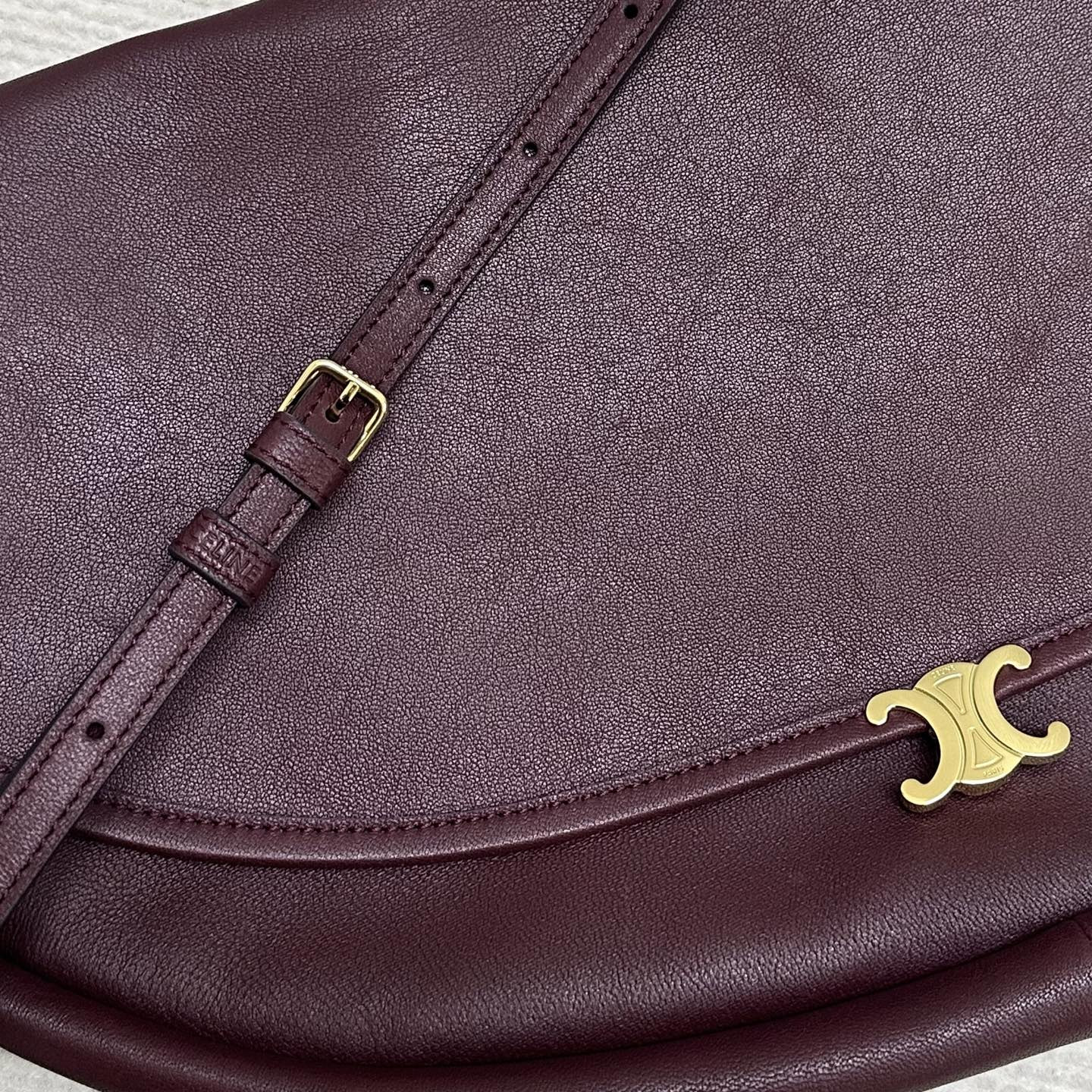 Ce1i*e HALFMOON SOFT TRIOMPHE BAG IN S*pPLE SHINY LAMBSKIN 46x19x10cm