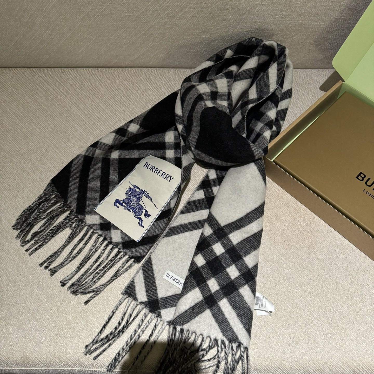 Bv*b*rry scarf 30x168cm 100% cashmere