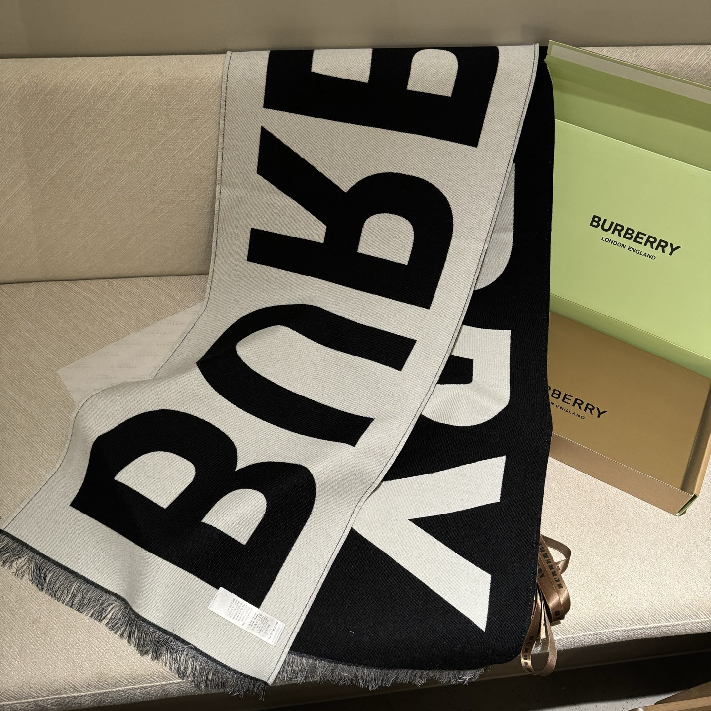 Bv*b*rry scarf 33x188cm 100% wool