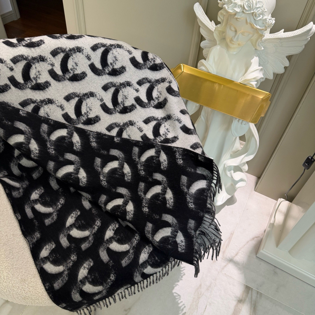 Ch**el scarf 65x210cm 100% cashmere