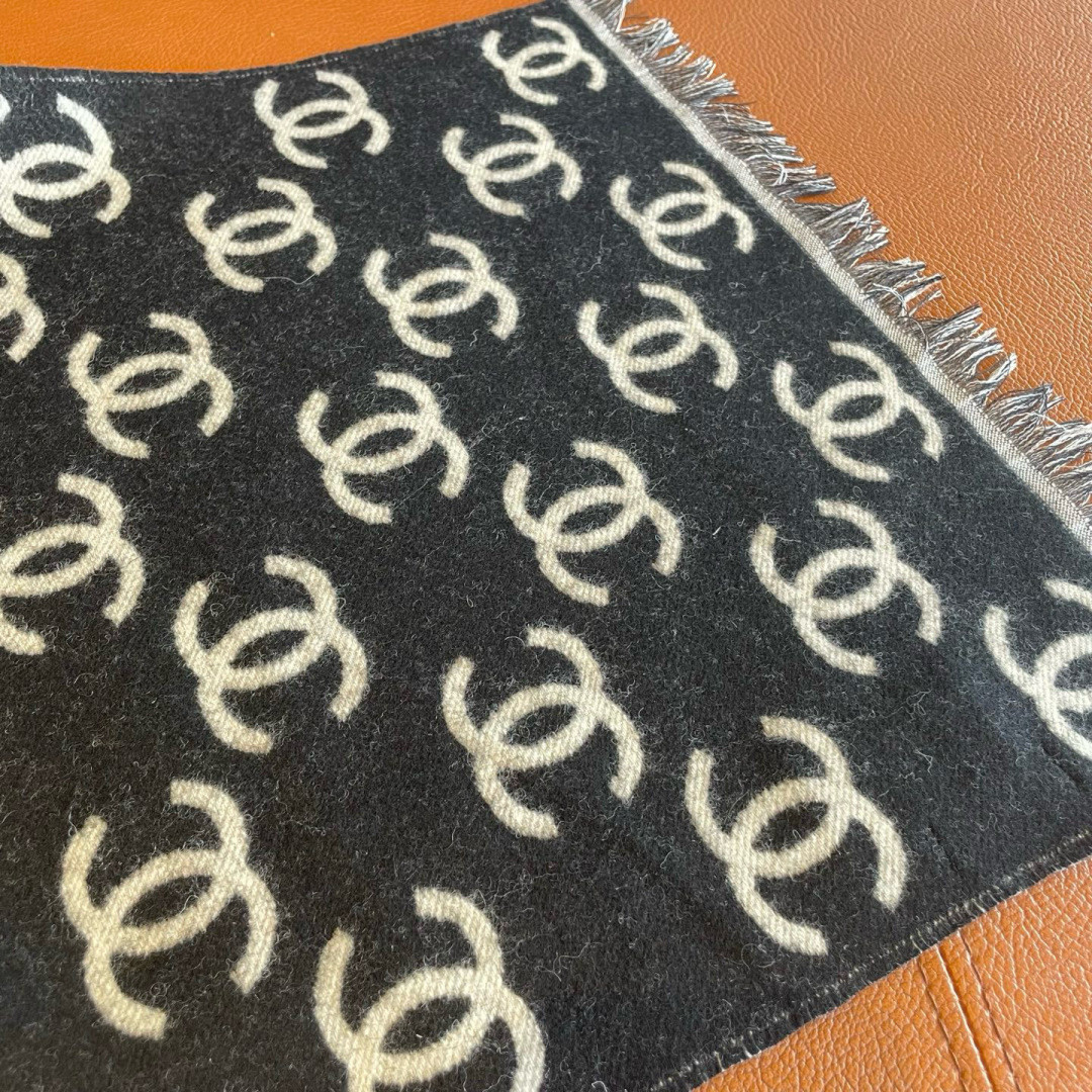 Ch**el scarf 35x180cm 95% wool 5% cashmere