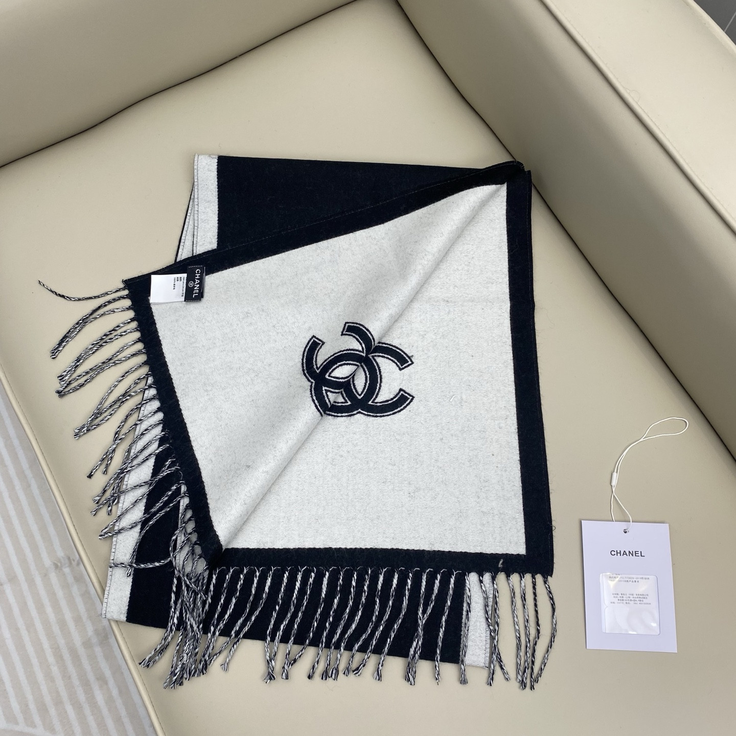 Ch**el scarf 34x184cm 100% sheep wool