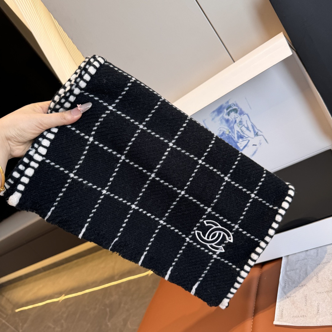 Ch**el scarf 38x185cm 100% cashmere