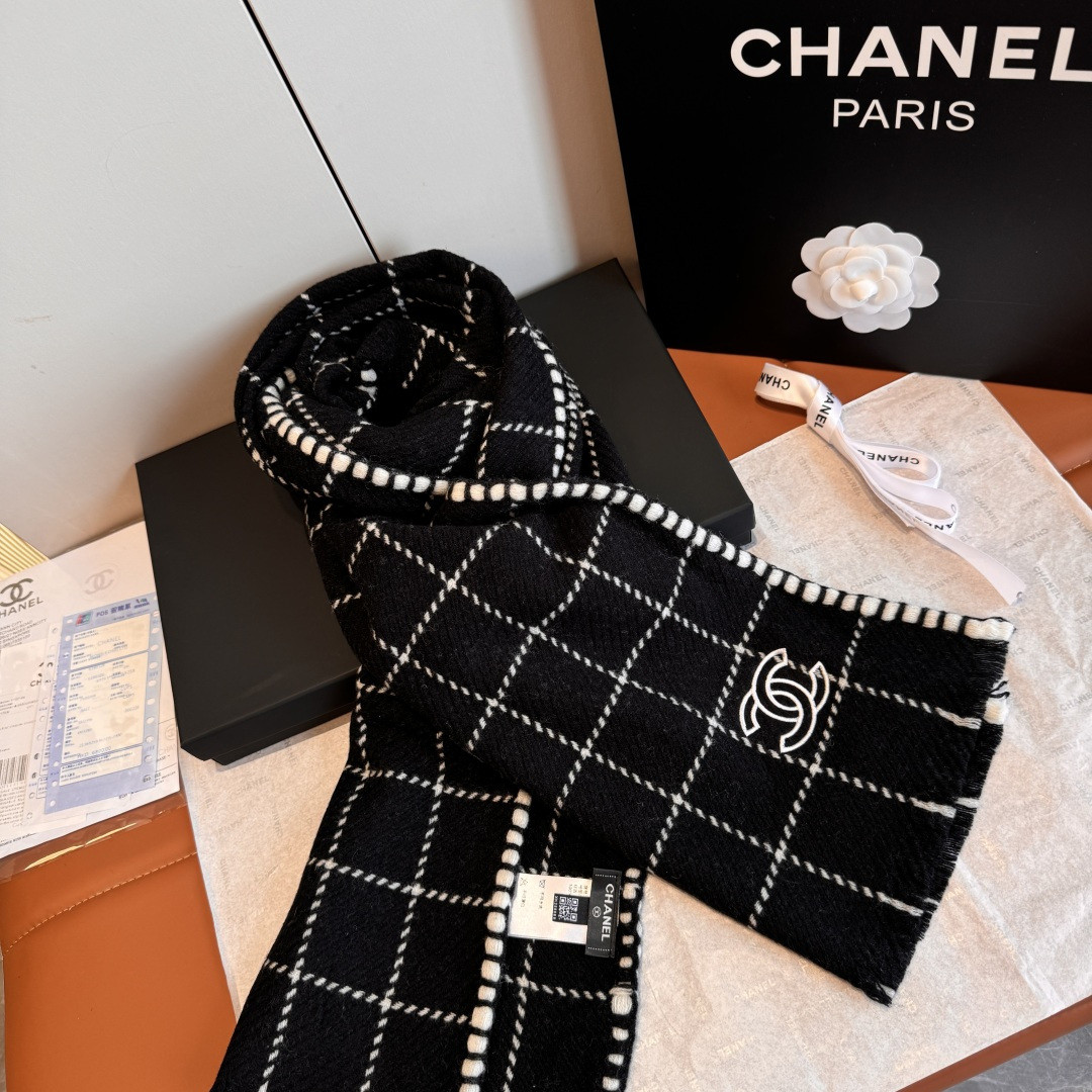Ch**el scarf 38x185cm 100% cashmere