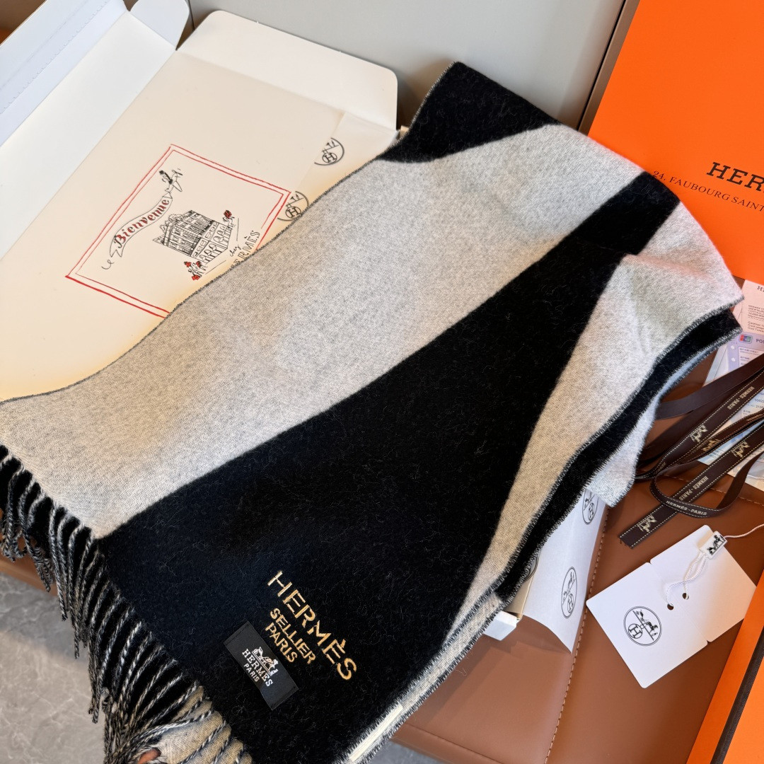 H**me5 scarf 30x180cm