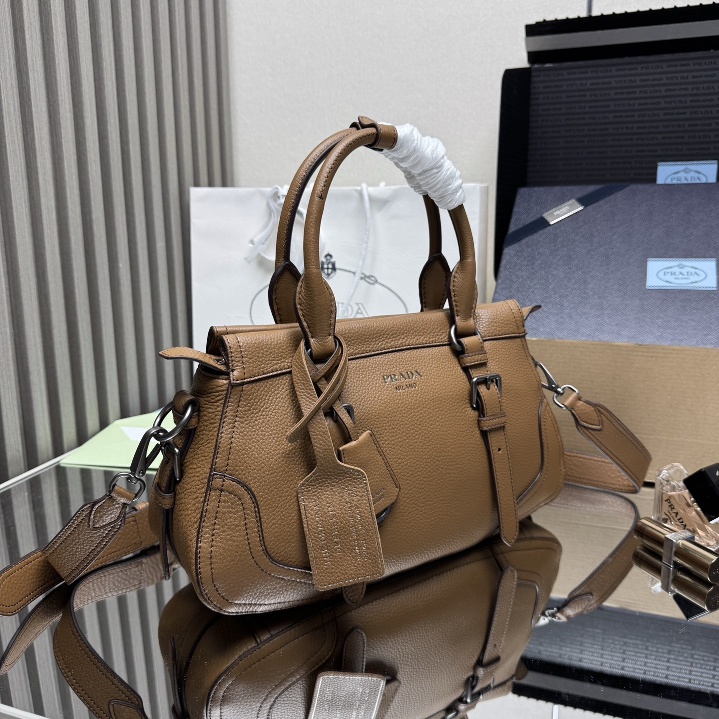 Pra*a Large Leather Tote Bag 22x35x11cm