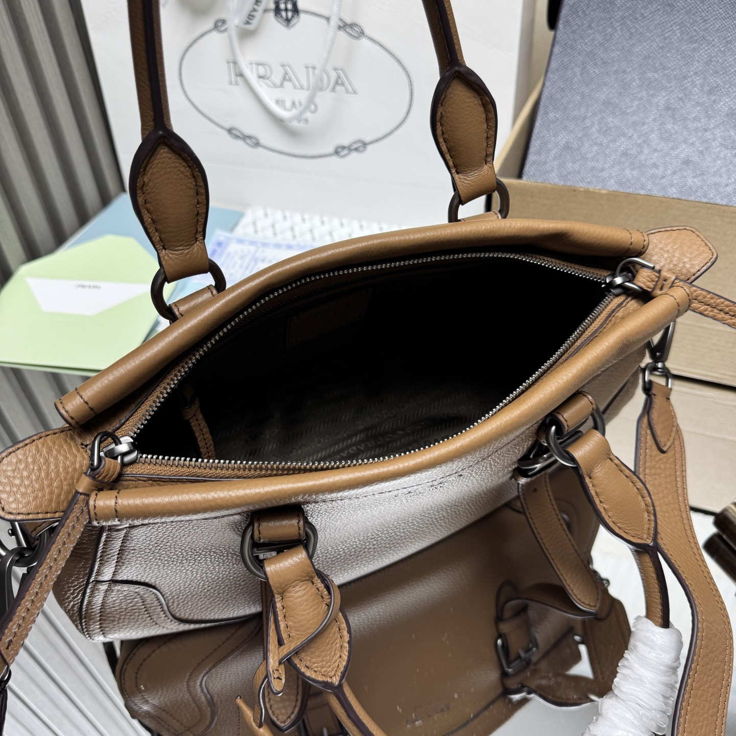 Pra*a Large Leather Tote Bag 22x35x11cm