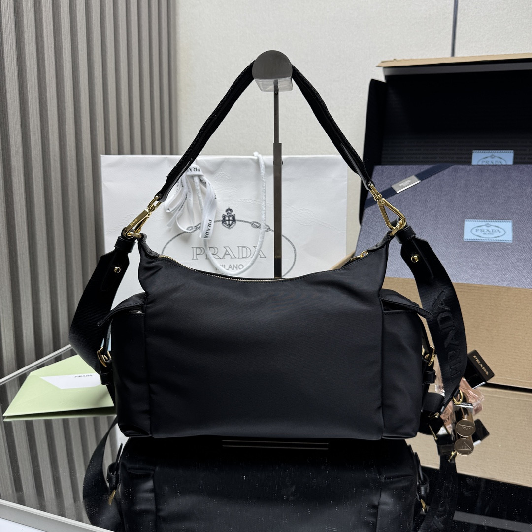 Pra*a Explore Large Re-Nylon and Leather Bag 22x32x11.5cm