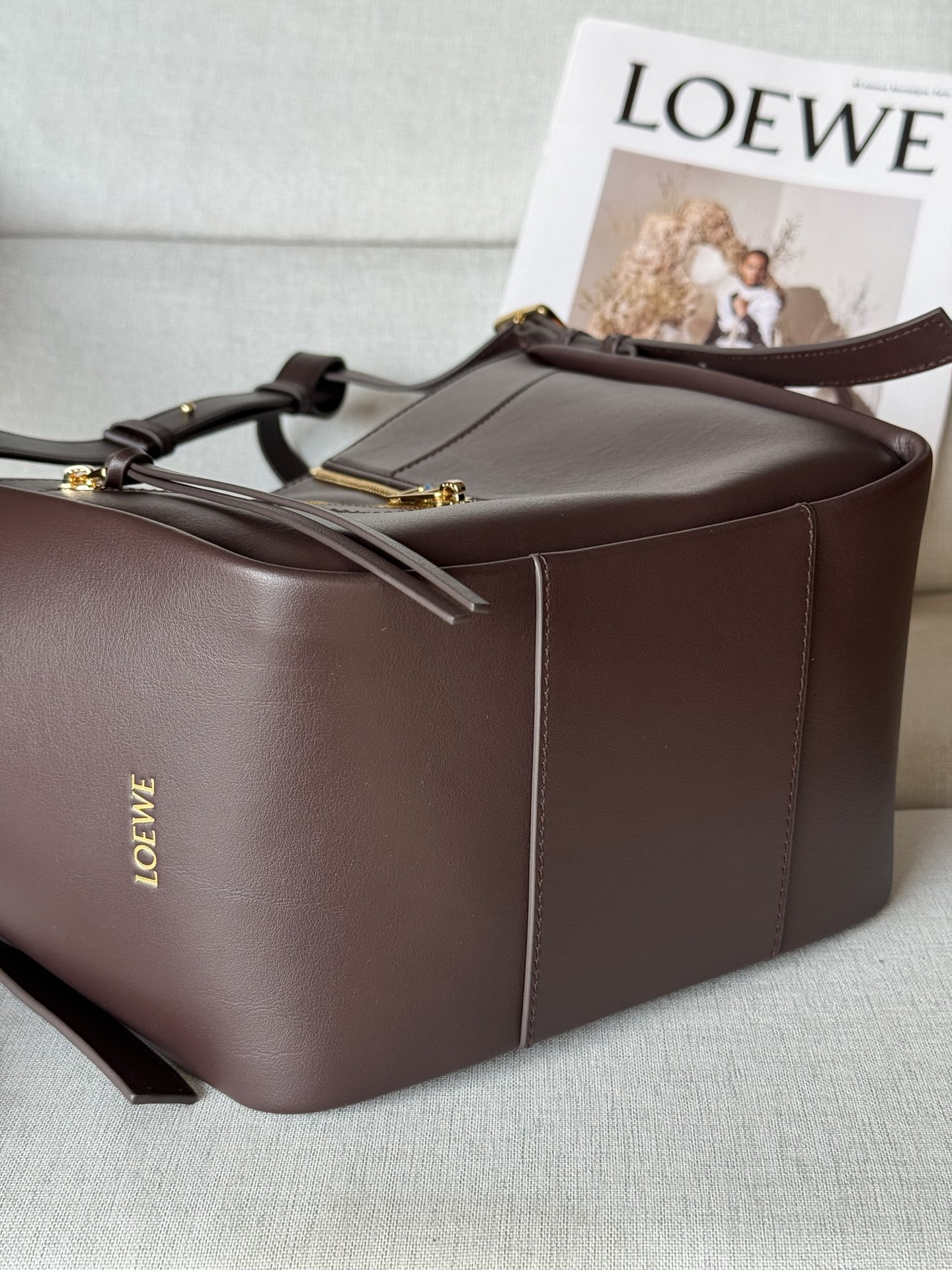 L0ew* Hammock Flip Bag in Classic Calfskin No Pendant 21x15x22.5cm