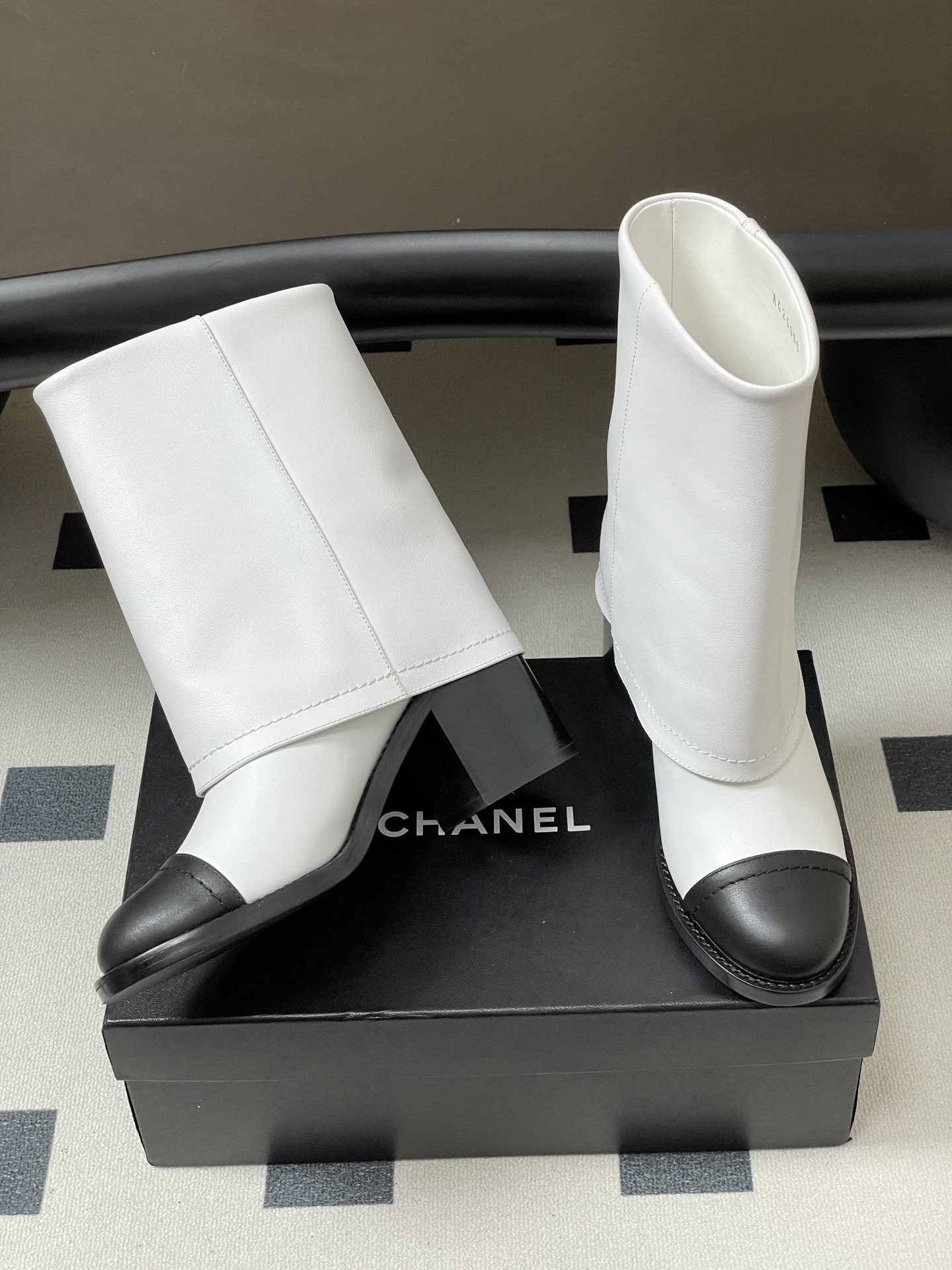 UA Ch**el Short Boots 7cm Heel