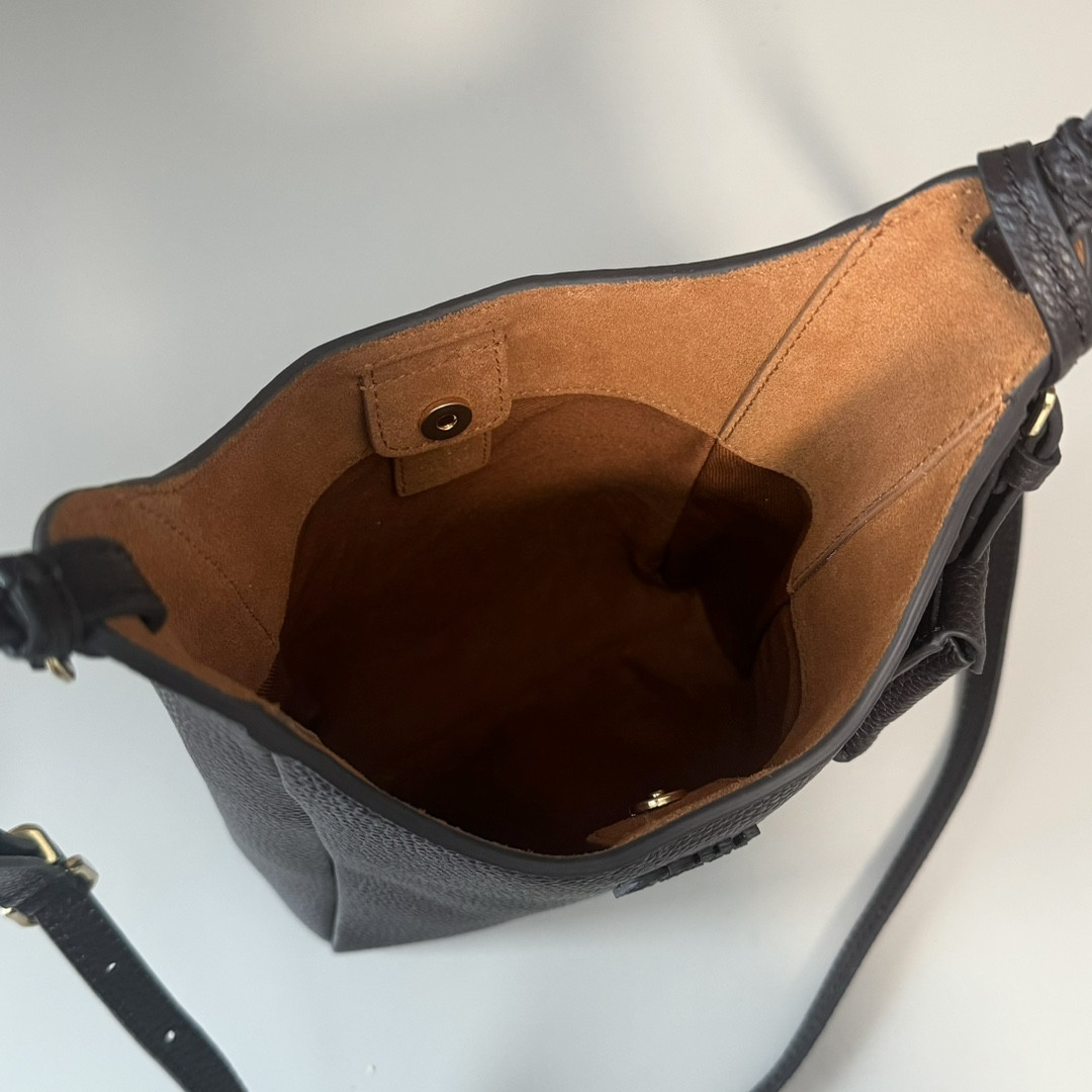 Miu Miu Leather Bucket Bag 18x16x7cm