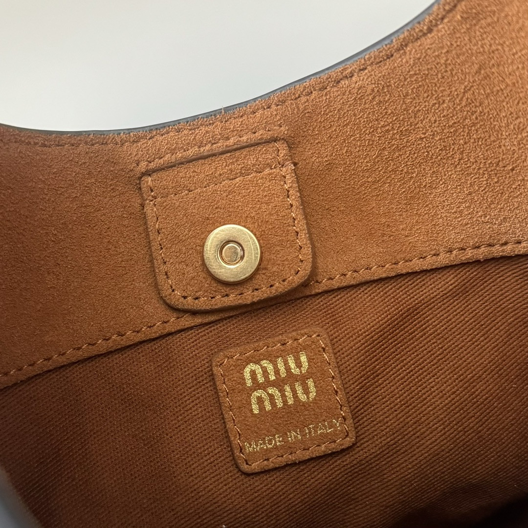 Miu Miu Leather Bucket Bag 18x16x7cm