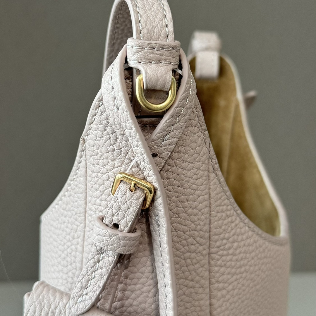 Miu Miu Leather Bucket Bag 18x16x7cm