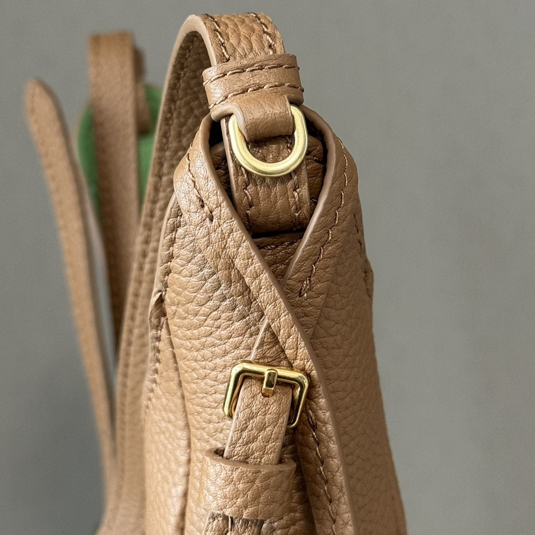 Miu Miu Leather Bucket Bag 18x16x7cm