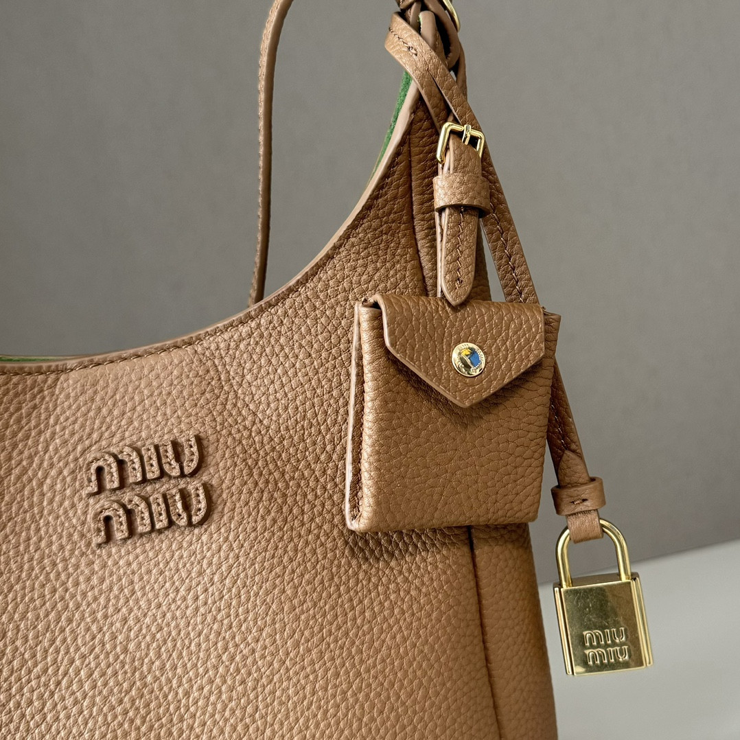 Miu Miu Leather Bucket Bag 18x16x7cm
