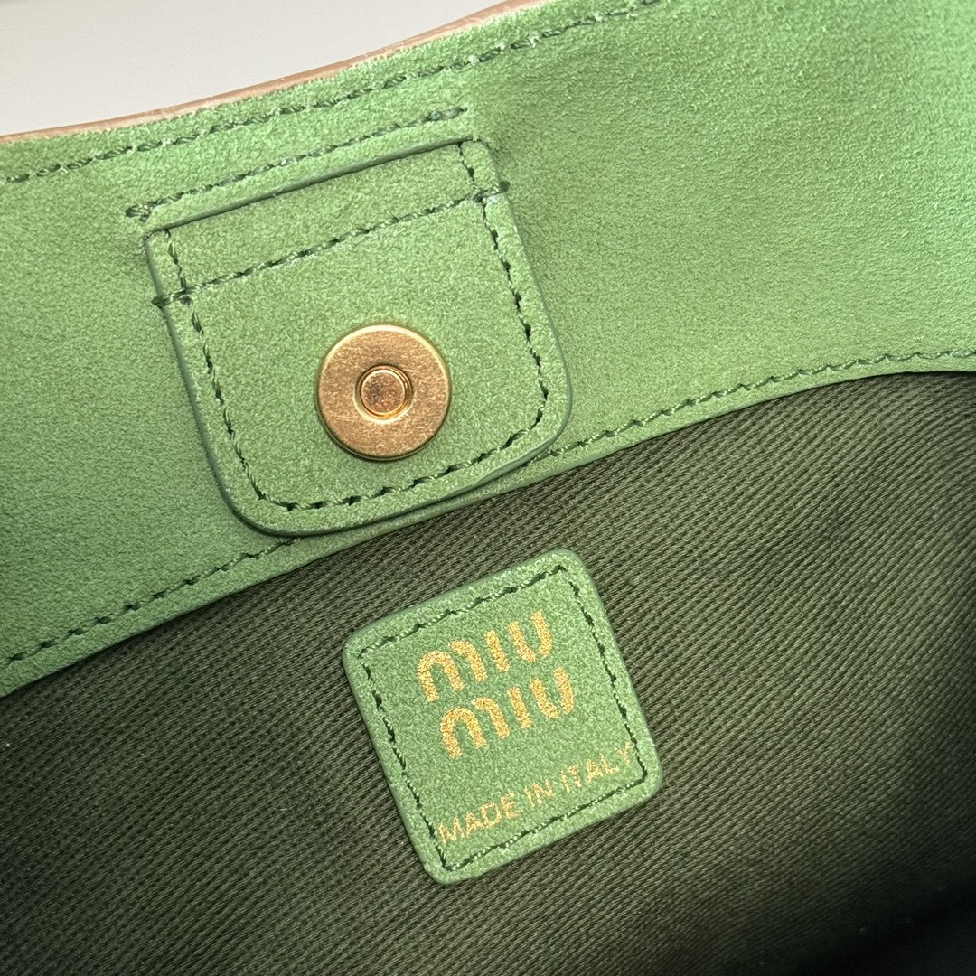 Miu Miu Leather Bucket Bag 18x16x7cm