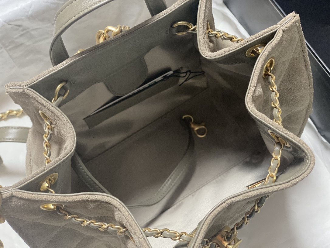 Chanel 25 Medium Backpack AS5600 23x23x14cm