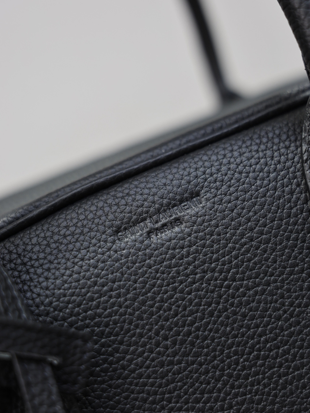 Y51 SAC DE JOUR Small Boston in Grained Leather 27x18x15cm