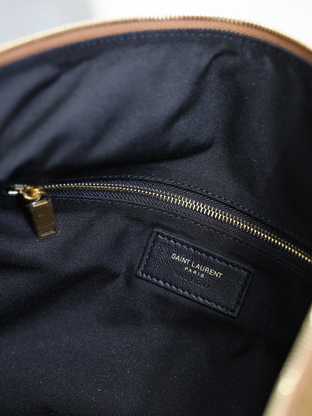 Y51 AMALIA Hobo in Suede 23-62x28x4cm