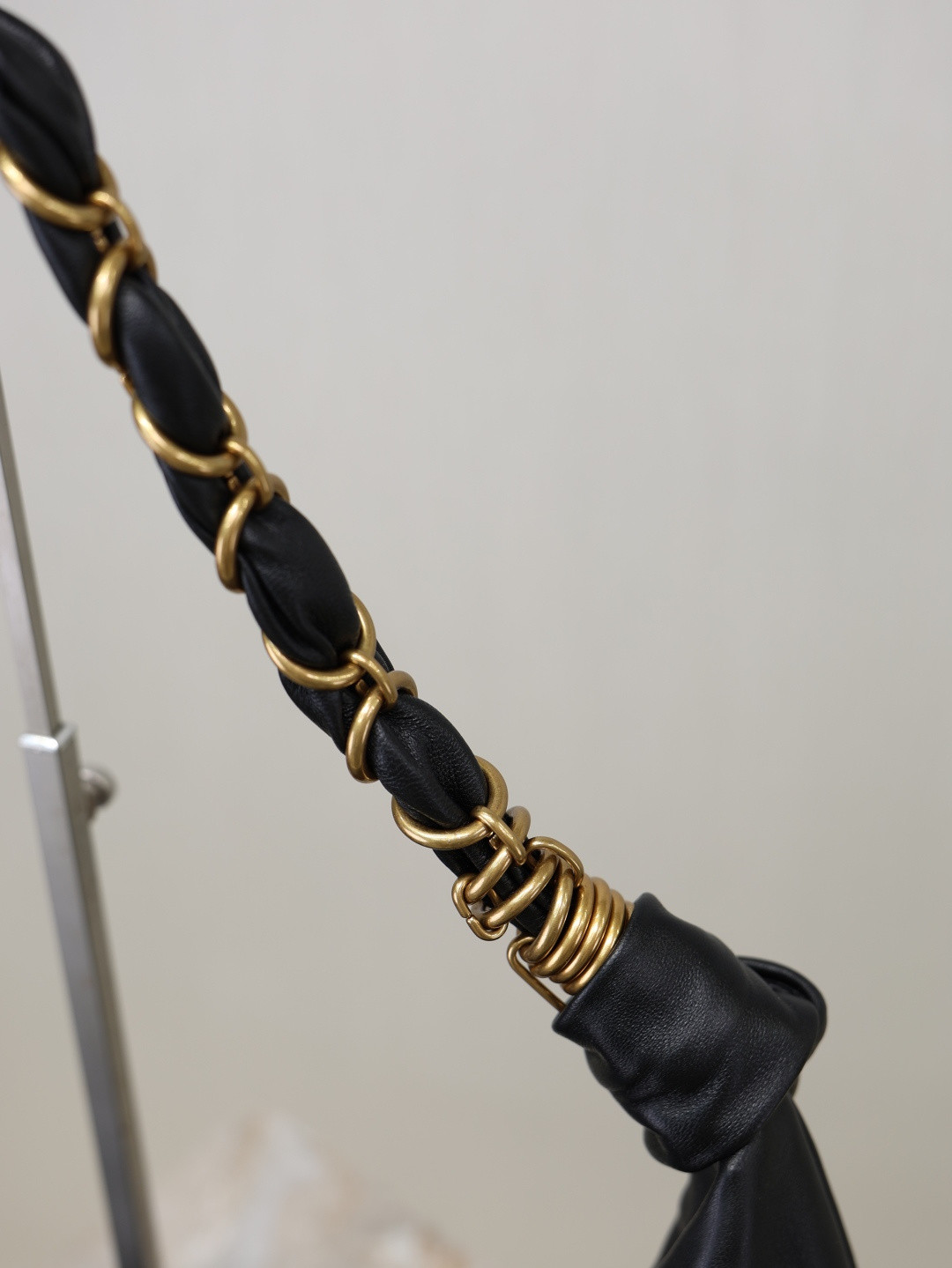 Y51 AMALIA Hobo in Lambskin 23-62x28x4cm