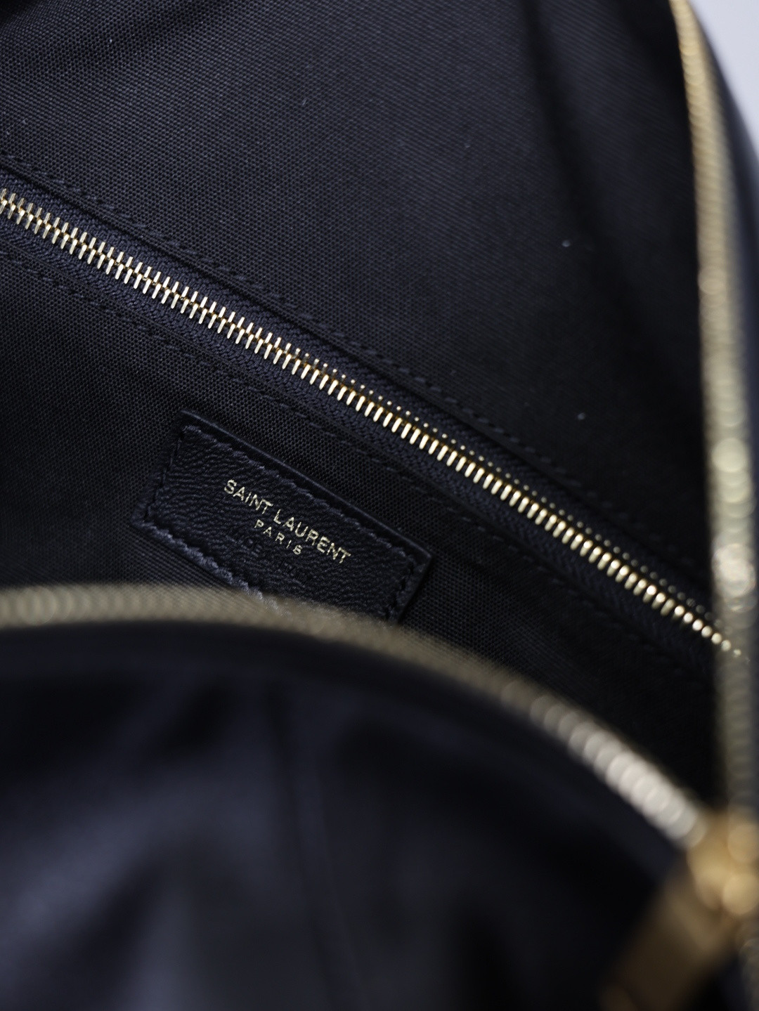 Y51 AMALIA Hobo in Lambskin 23-62x28x4cm