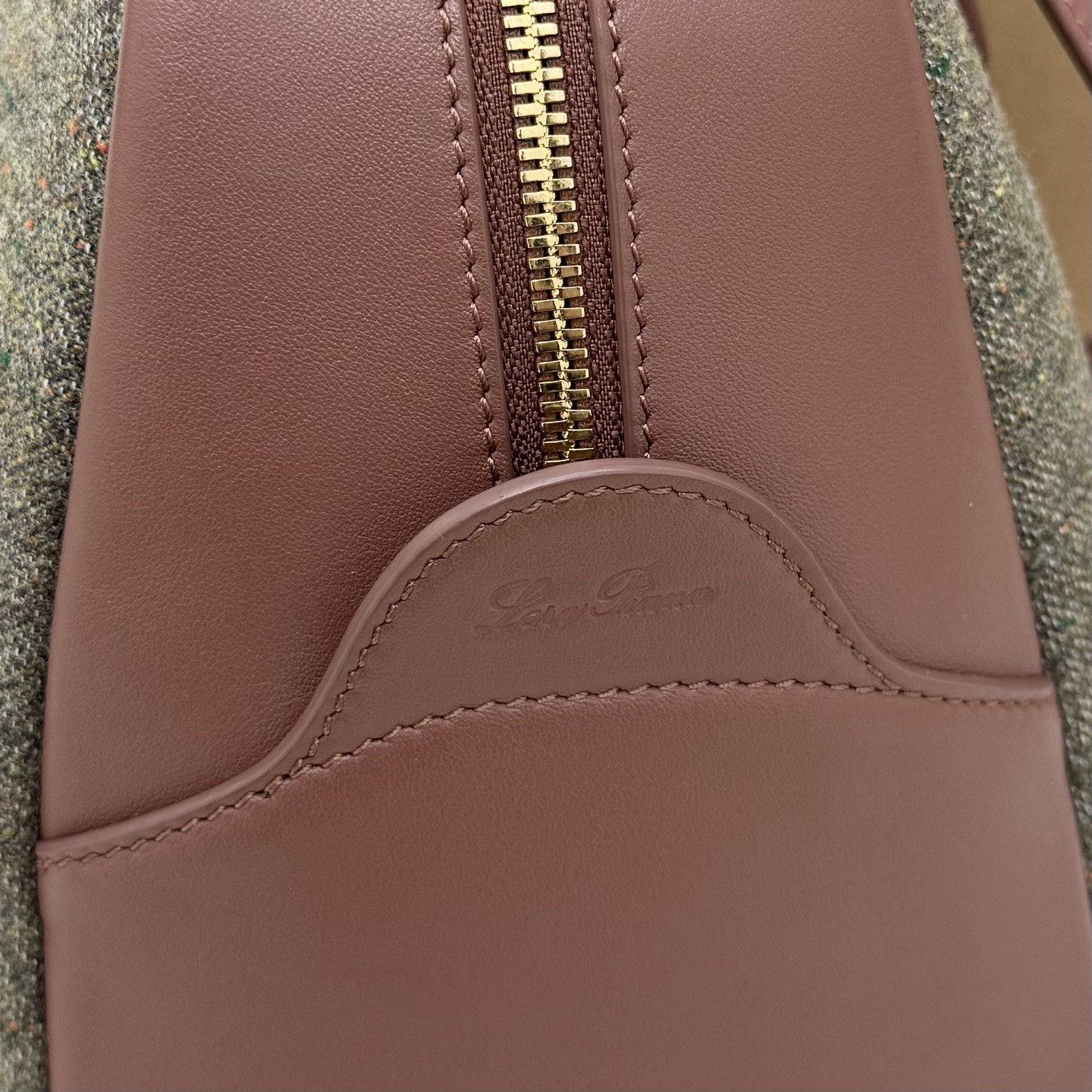 L0r0 P1ana Needle 38x22x16cm