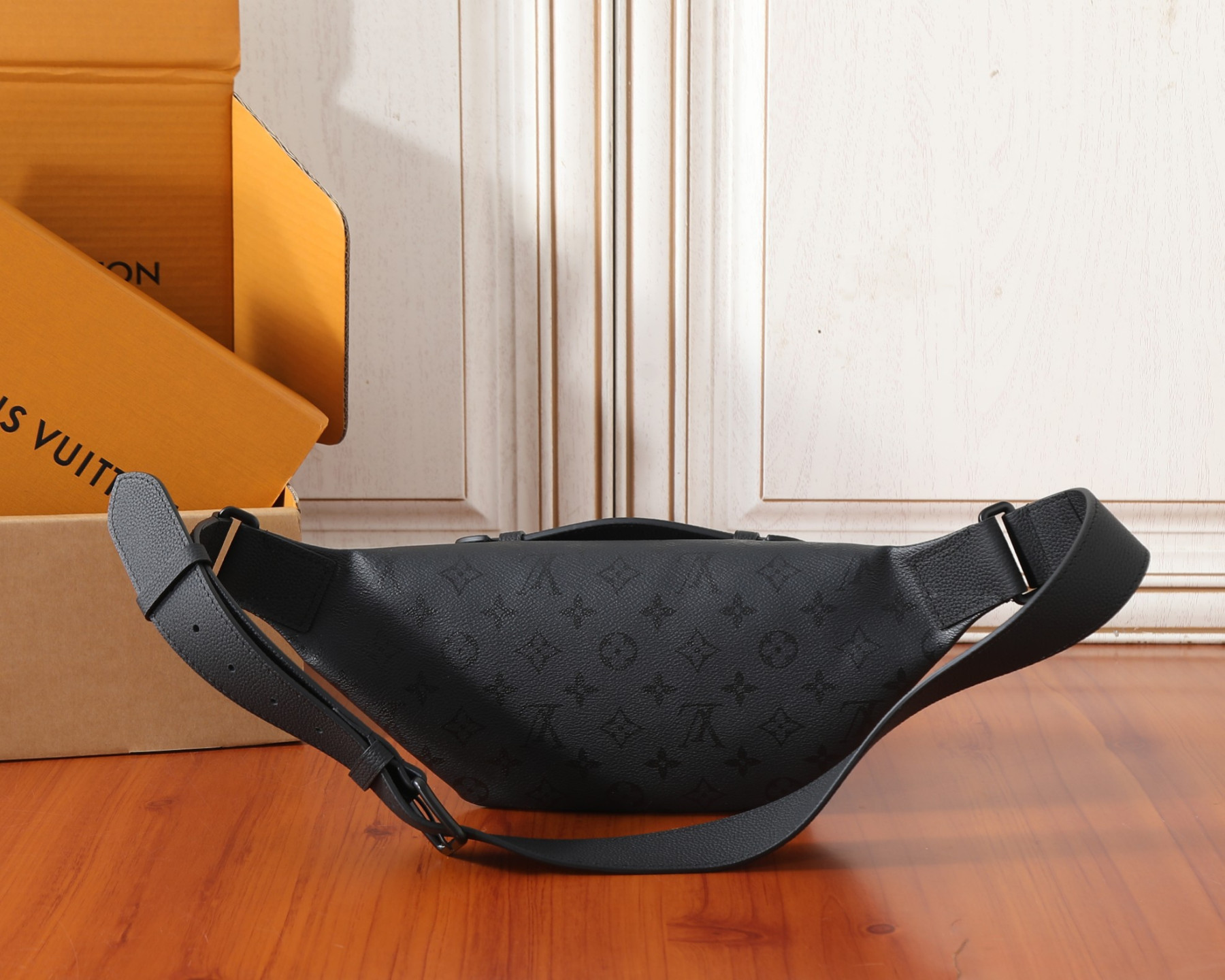 LV RUSH Waist Bag M26763 15x8x30cm