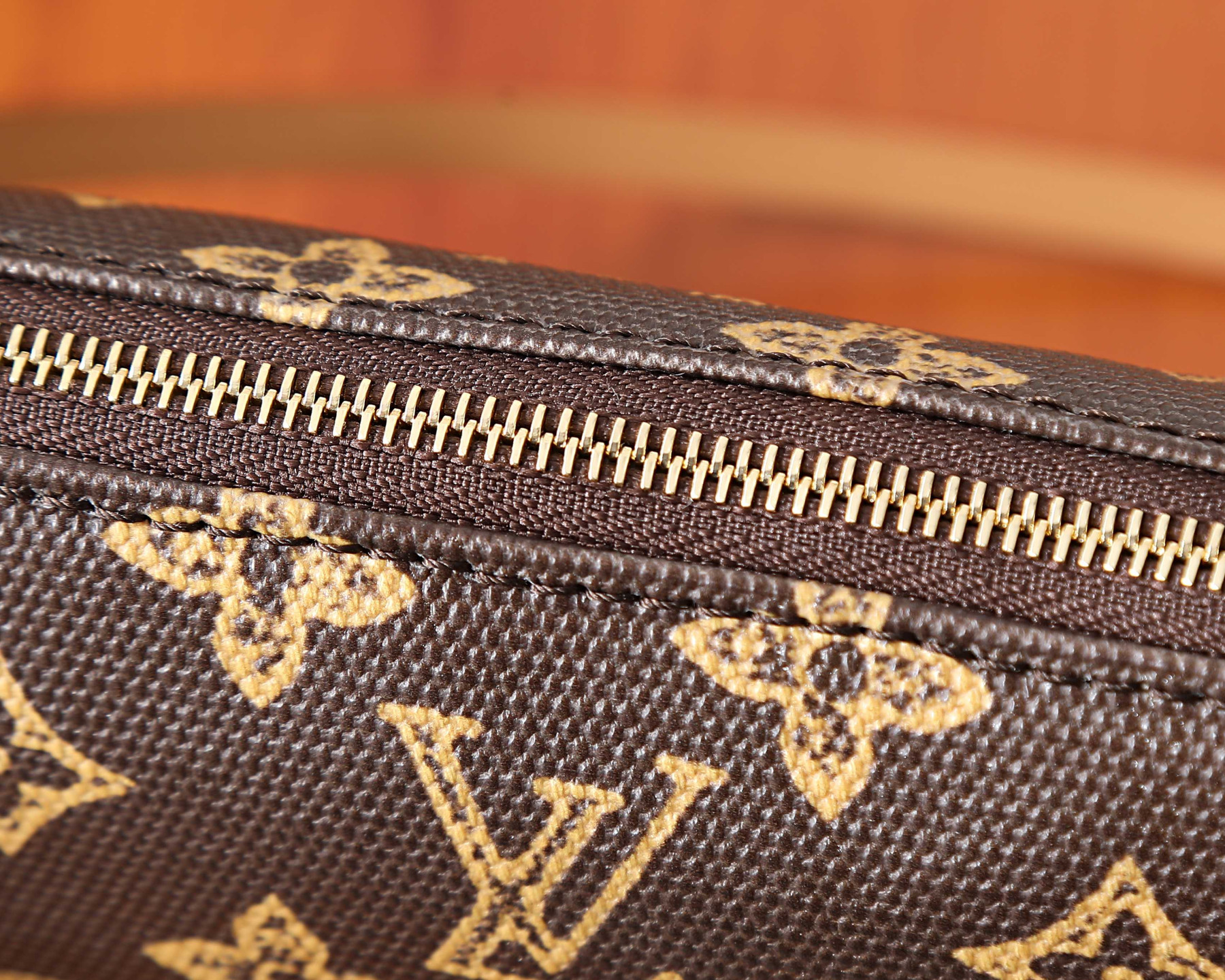 LV Pochette Accessoires M27718 23.5x13.5x4cm