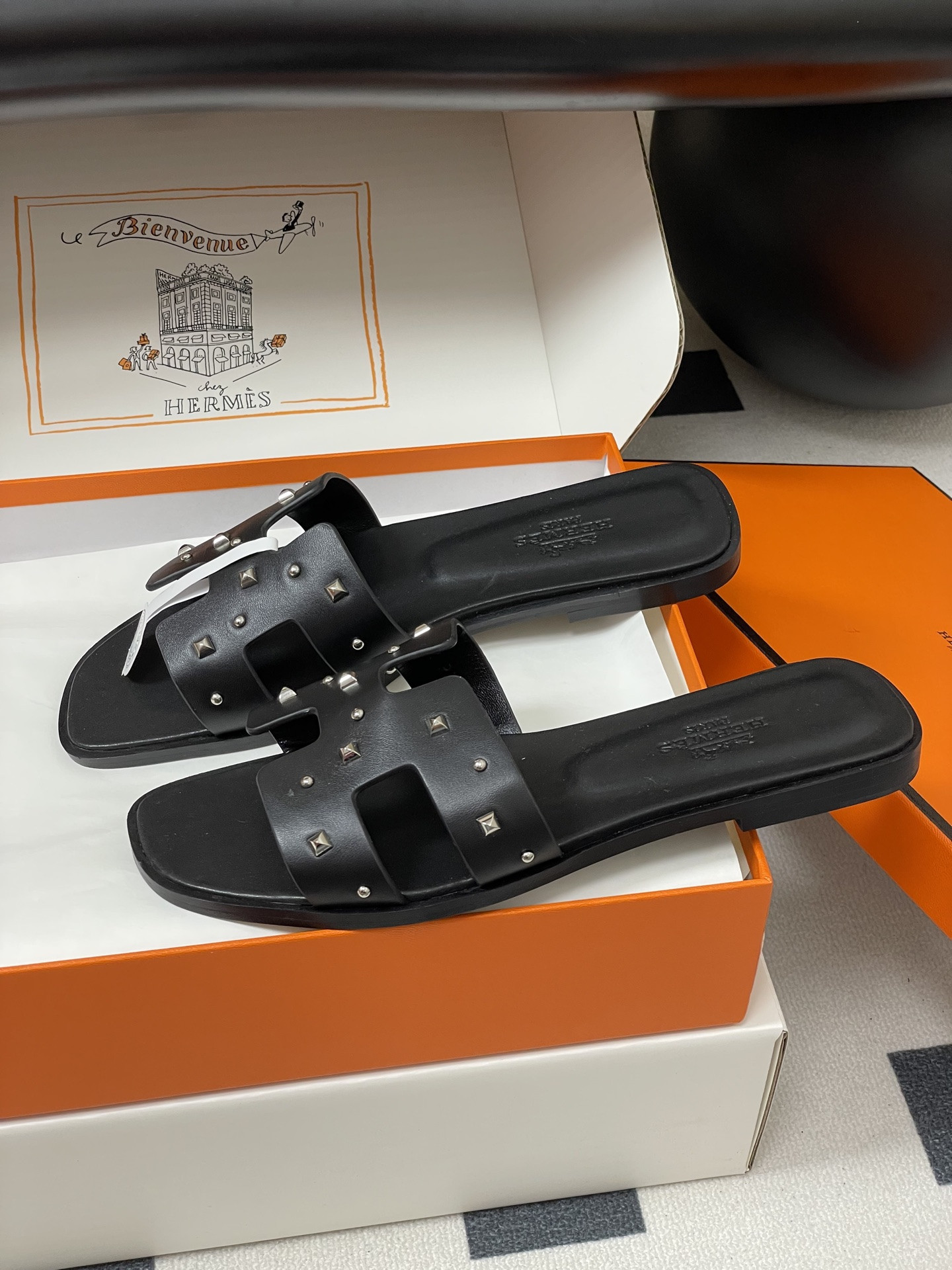 UA Hermès Oran Sandal