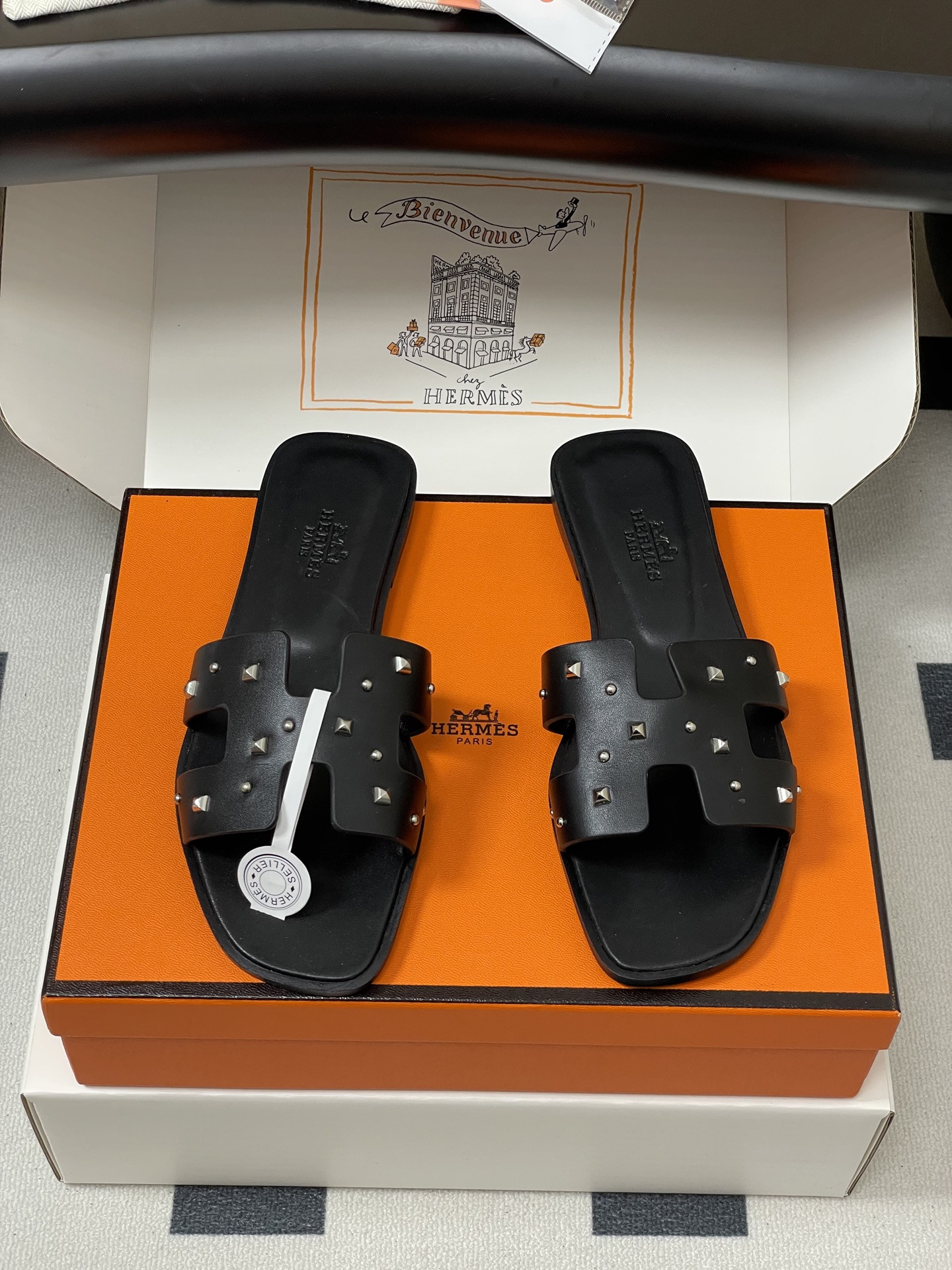 UA Hermès Oran Sandal