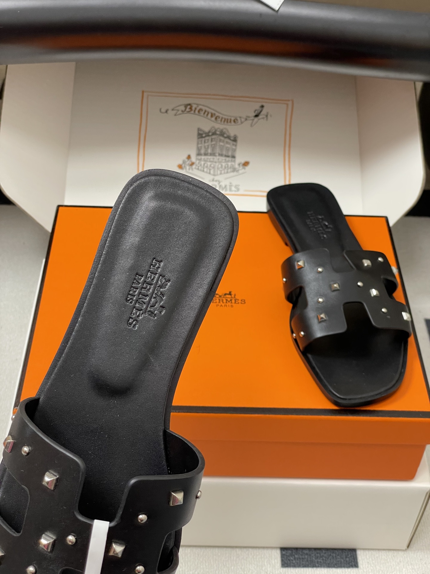 UA Hermès Oran Sandal