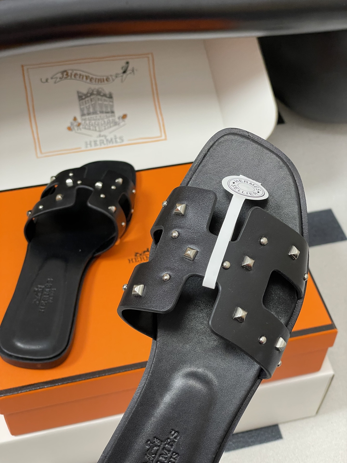 UA Hermès Oran Sandal