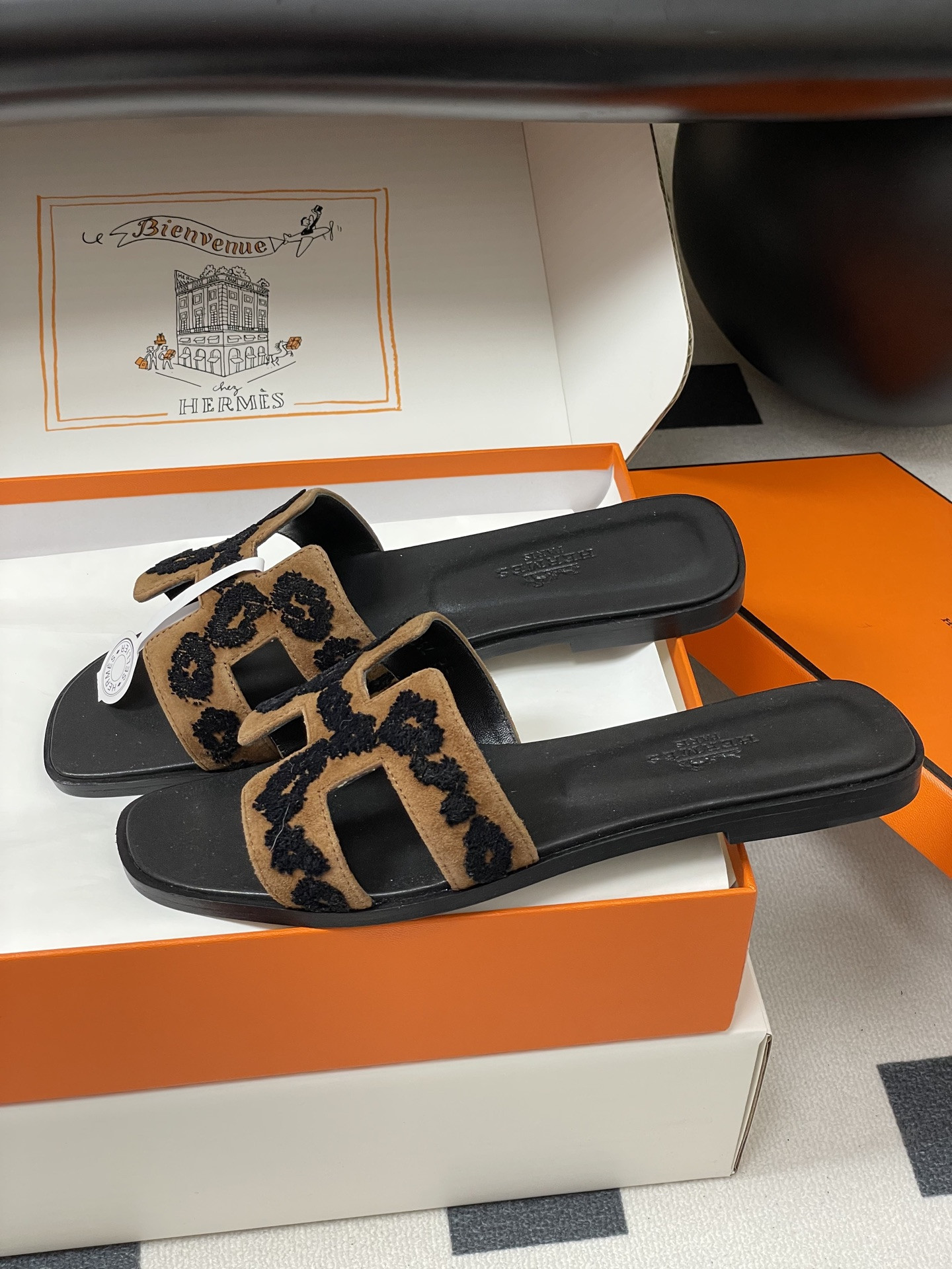 UA Hermès Oran Sandal