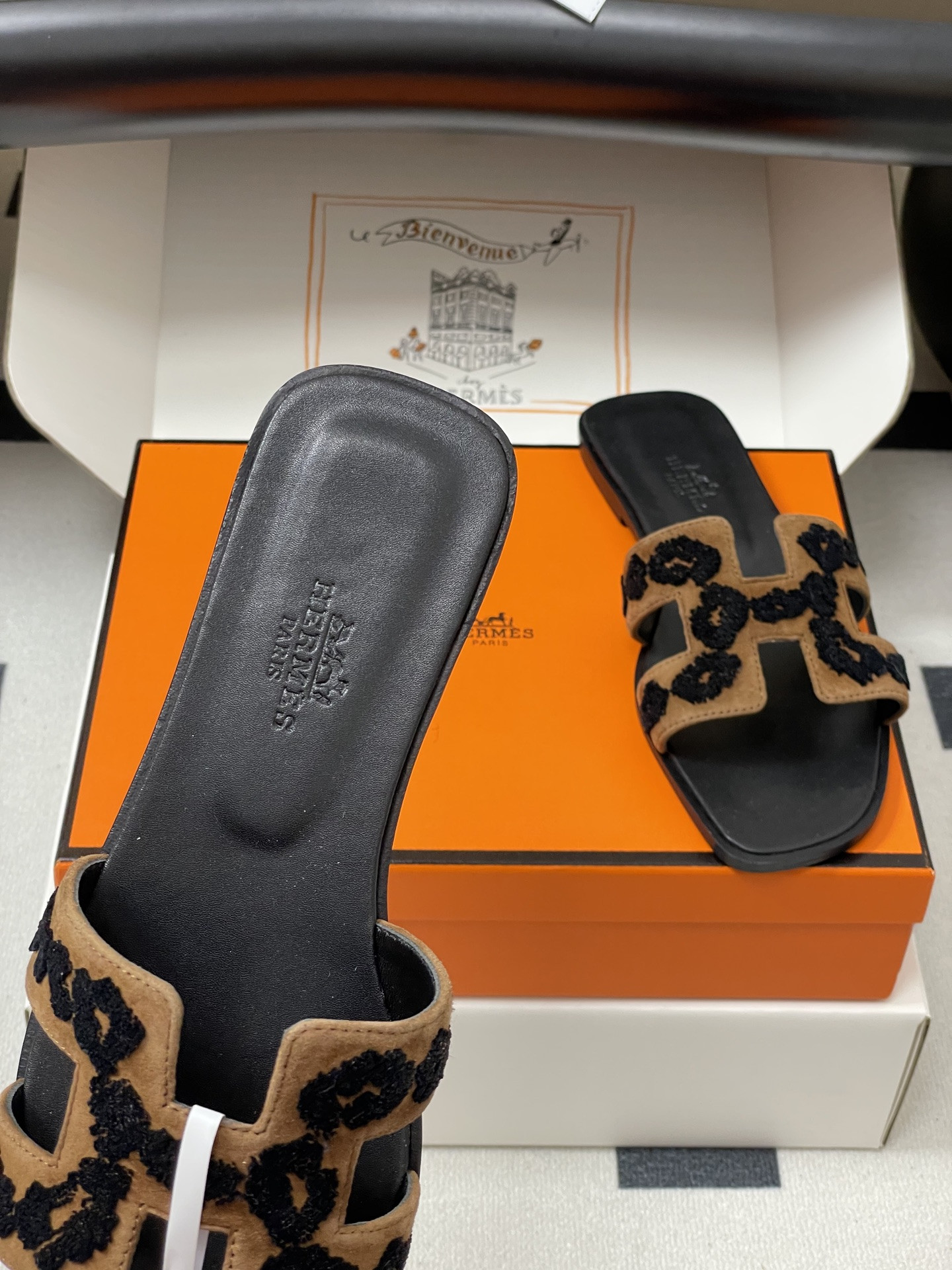 UA Hermès Oran Sandal